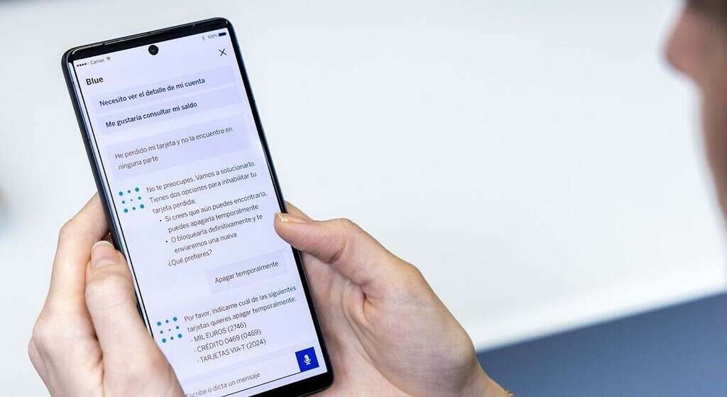 ChatGPT aterriza en los bancos para ayudarnos en nuestras operaciones: BBVA es la primera en integrarlo con ayuda de OpenAI 