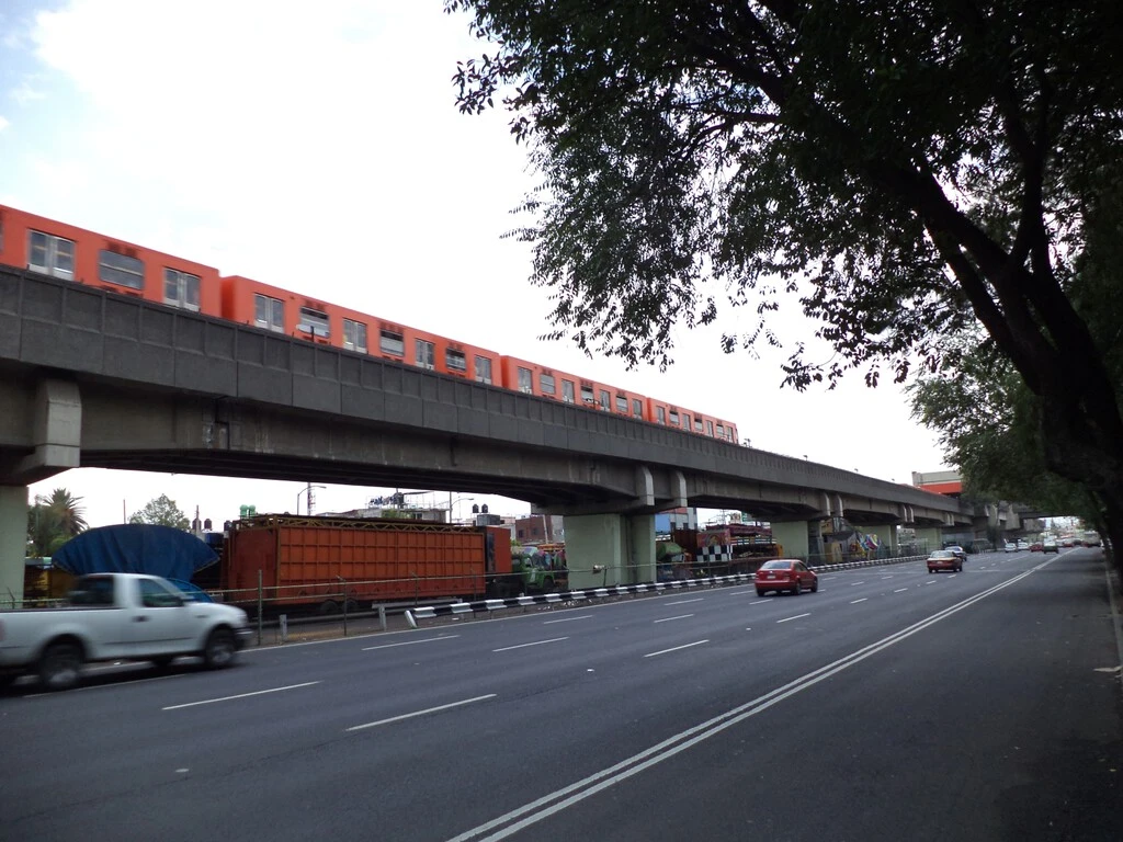 Sabíamos que el Metro de CDMX era el transporte más popular pero no sabíamos cuál era el segundo, esto dice INEGI 