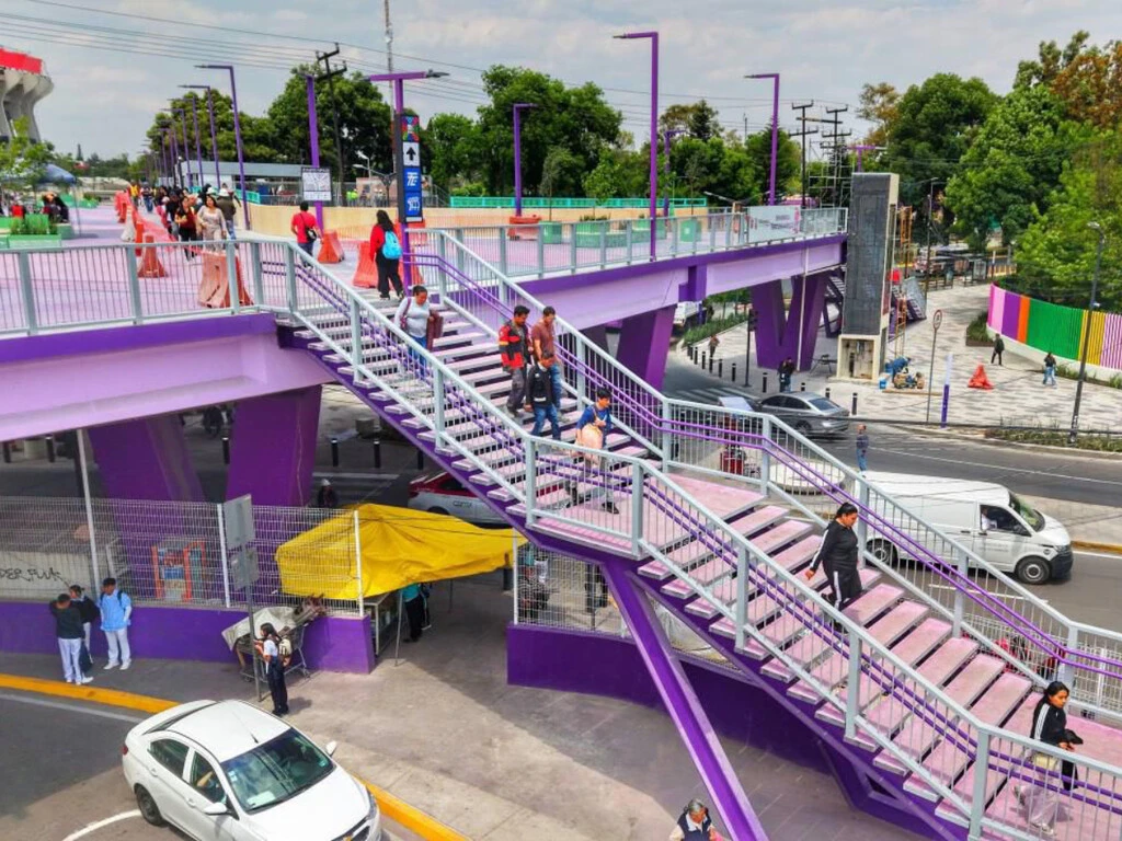 La psicología dice que el problema del color morado en CDMX quizá no sea estético: existe algo más que genera tanto rechazo