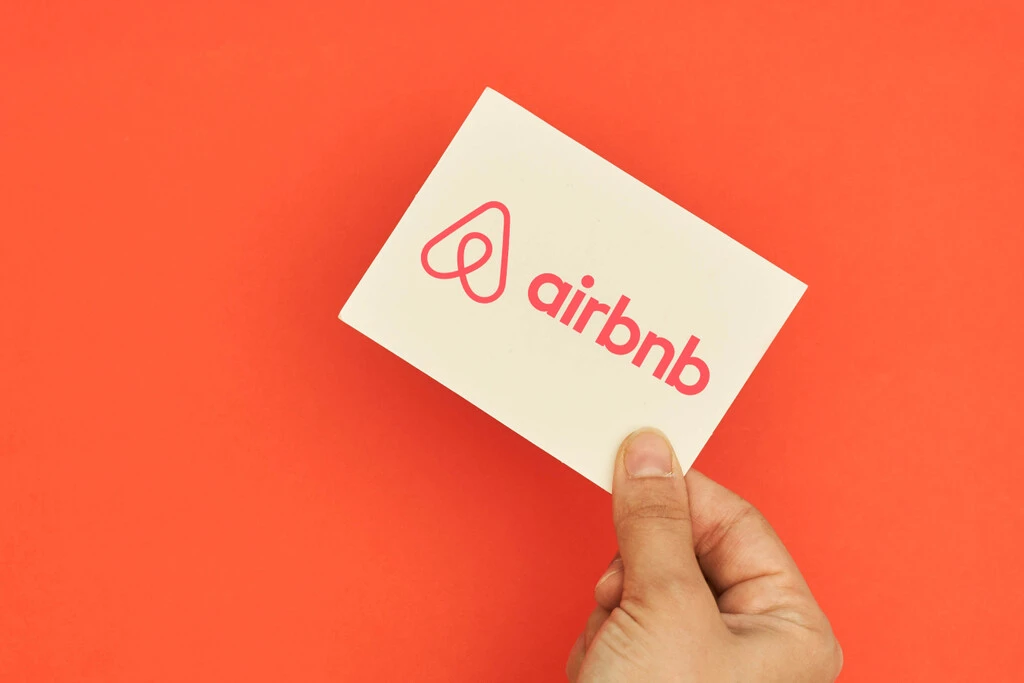 Airbnb cambia para siempre: ahora ofrecerá servicios y experiencias como en un hotel 