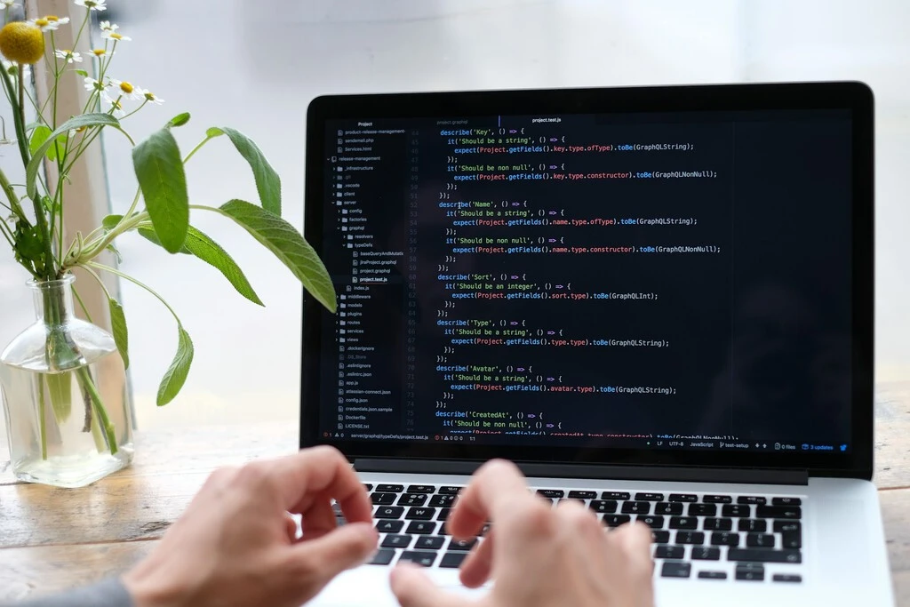 El problema que ya surge en los equipos de desarrollo: programadores que culpan a la IA de los errores de código 