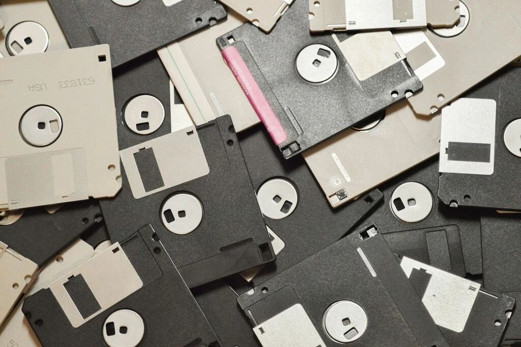 El misterio de los 1,44 MB de los disquetes: una 'mentira' detrás de una campaña de marketing 