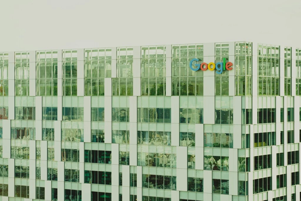 Trabajar en Google era todo un sueño para muchos. Se está desvaneciendo rápidamente con estas prácticas