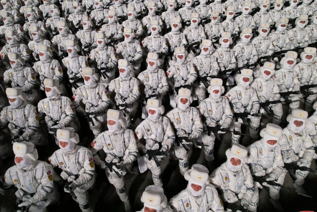 Una armada de 25,000 norcoreanos fue a Rusia. No a combatir, sino a construir el mayor ejercito de drones kamikaze 