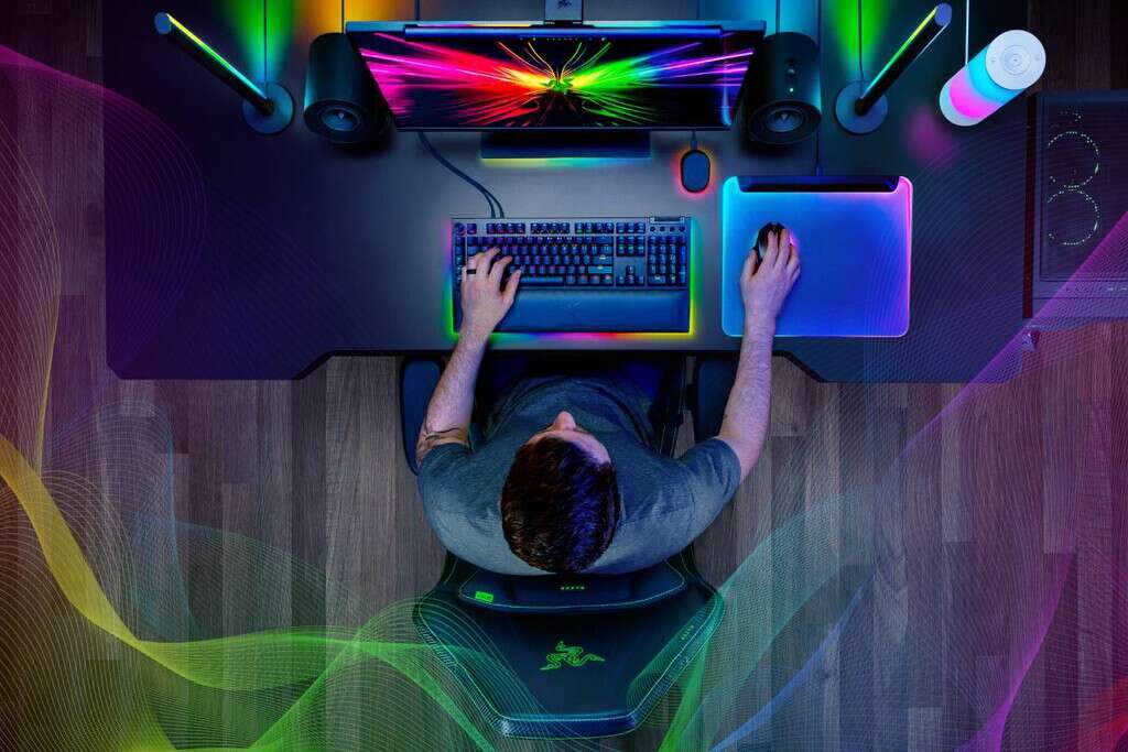 Sillas que se calientan, laptops, y hasta bases para monitores con RGB: lo nuevo de Razer en el CES 2025 