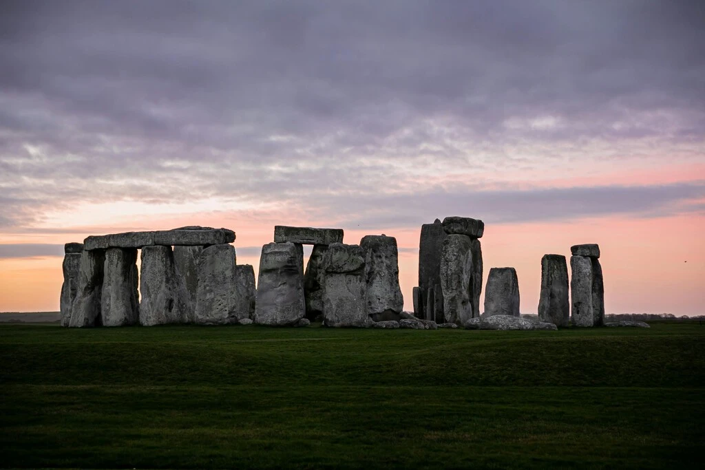 Llevamos años pensando cómo se erigieron las enormes piedras de Stonehenge: ahora arqueólogos lo han recreado