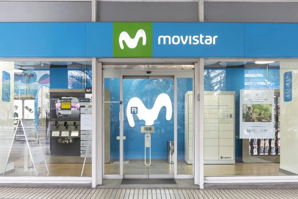 Miles de clientes de Movistar y O2 en toda España se han quedado sin conexión a internet ni teléfono 