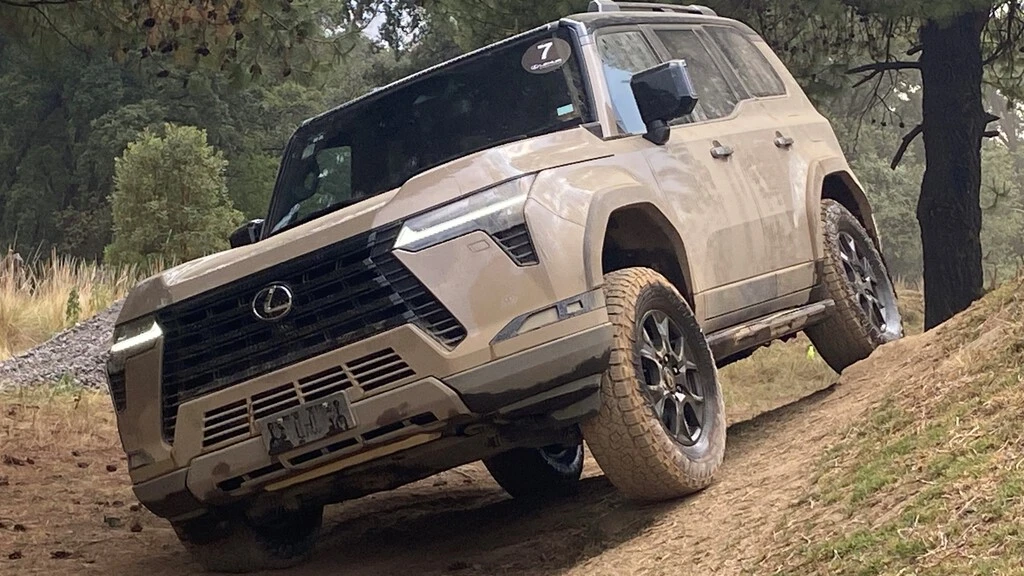 Lexus GX llega a México: V6 biturbo, AWD y precio de 1.9 millones de pesos para la SUV de lujo que quiere la corona de Clase G y Defender 