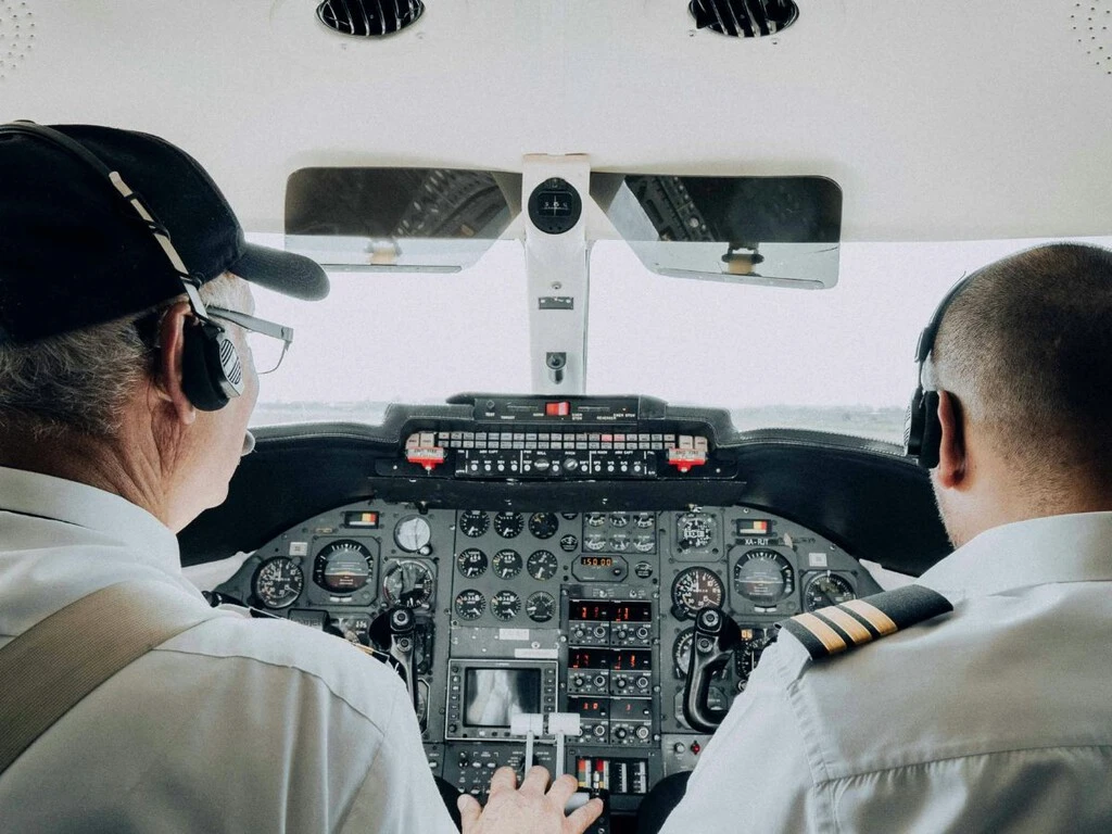 México tiene un problema grande con los aviones y no es el aeropuerto, es la falta de pilotos 