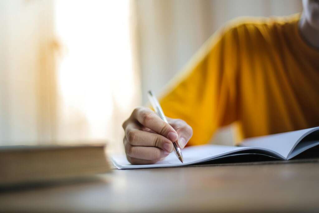 Tarde o temprano iba a pasar: una pareja demanda a la escuela que suspendió a su hijo por utilizar IA para completar un trabajo