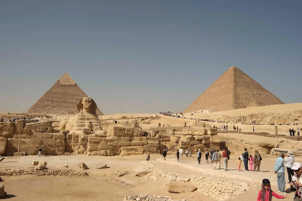 Las pirámides de Egipto no solo impresionan, también pueden traumar: esto está pasando con algunos visitantes 