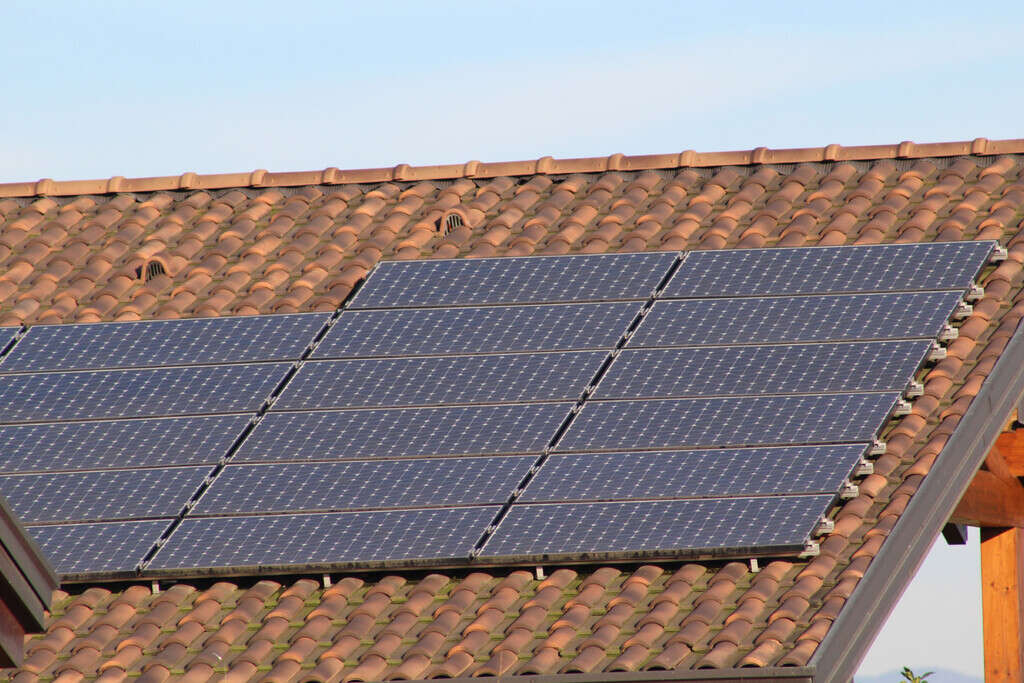 Hay tantos australianos con paneles solares en sus casas que ha provocado la red eléctrica se encuentre a un paso del abismo 