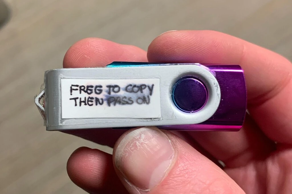 Alguien encontró una USB con la leyenda 