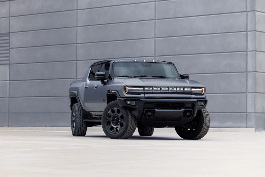 GMC HUMMER EV 2026 ahora es más rápida que nunca, su actualización de software le permite llegar a 100 km/h en solo 2.8 segundos