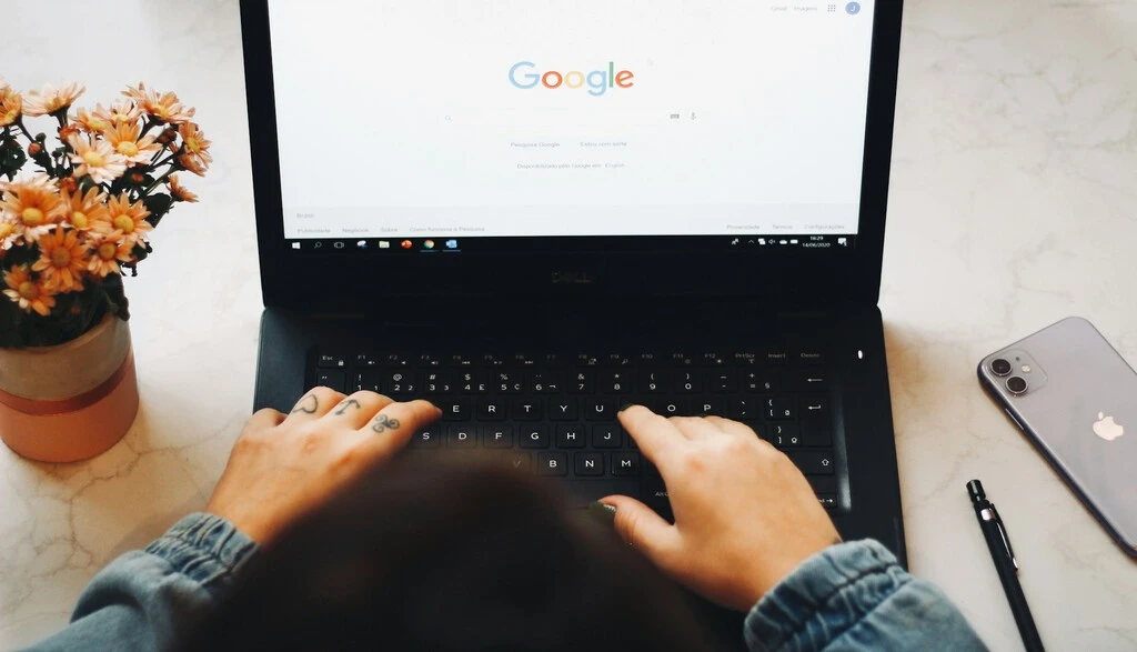 Chrome lleva semanas dando problemas en Windows. Ahora un responsable de Google ha señalado al culpable: Microsoft 