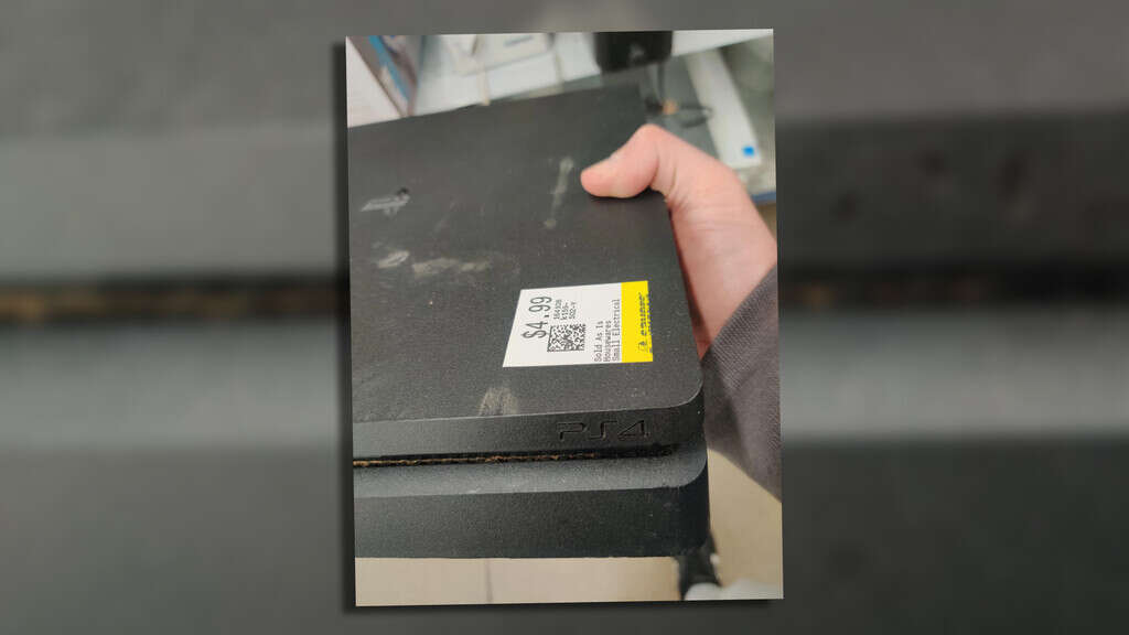 Un afortunado compra una PS4 por cinco euros en una tienda de segunda mano, la conecta en casa y ya tiene su primera PlayStation 