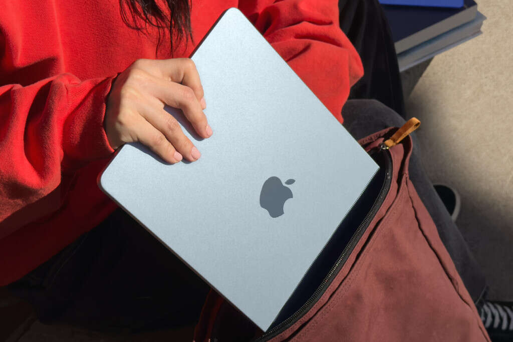 MacBook Air 2025: la laptop de Apple se pinta de azul cielo con el chip M4 y la promesa de hasta 18 horas de autonomía 