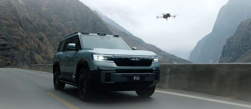 Los nuevos BYD parecerán sacados de película de James Bond: hacen equipo con DJI para tener una estación de drones en el techo de los autos 