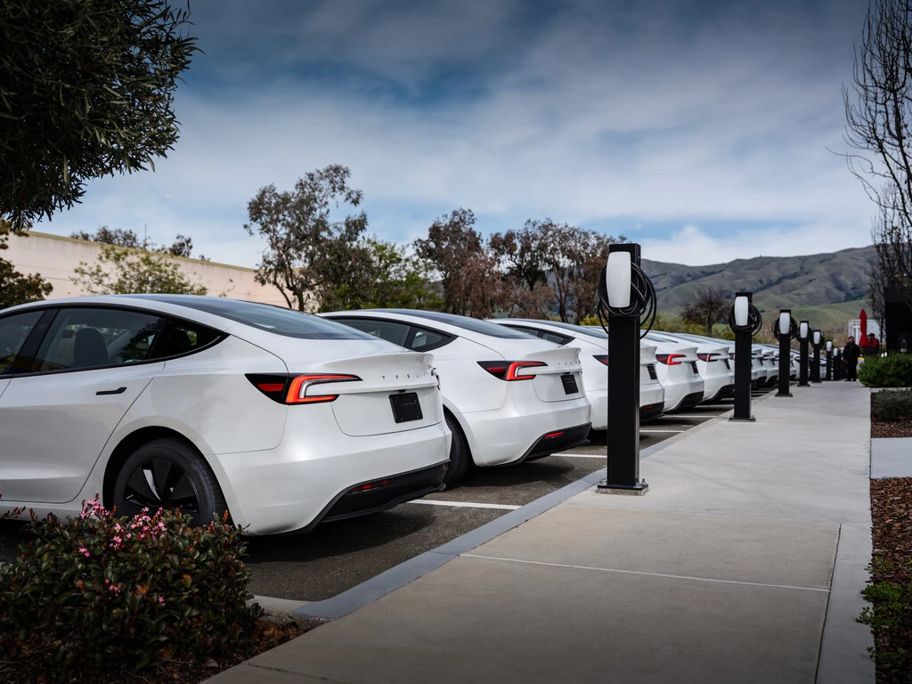 Tesla decía poder fabricar 20 millones de autos en 2030: Toyota le demostró que es imposible 