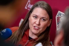 Montreal Victoire head coach says a tip from Martin St. Louis helped guide her team