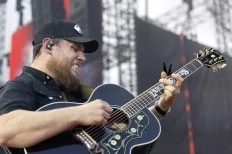 Habs celebrate their playoff run with Luke Combs at Parc Jean-Drapeau