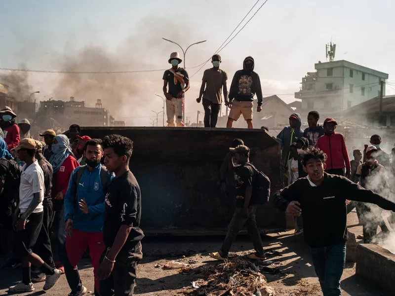 Protesty w afrykańskim kraju. Prezydent ewakuowany przez francuskie wojsko