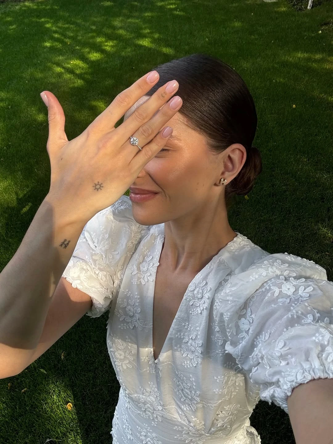 Дружина Остапчука розповіла про майбутнє вінчання й похвалилася подарунком від ведучого. Фото