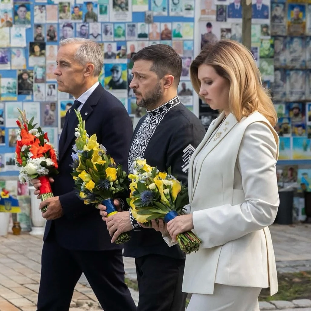 У чому символізм жилета, одягненого поверх піджака. Дизайнерка розповіла про новий образ Зеленської. Фото