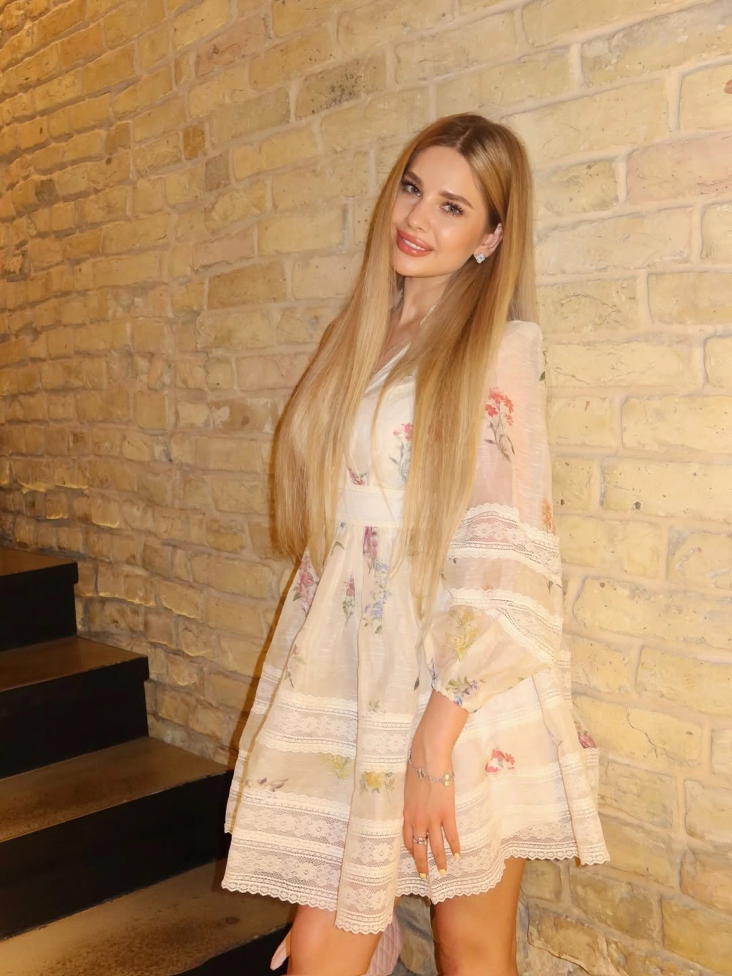 Який вигляд має й чим займається 23-річна дружина футболіста Забарного. Фото