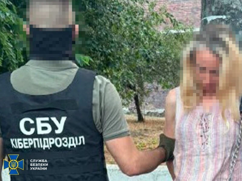 СБУ повідомила про затримання підозрюваних у підготовці ударів РФ по Києву та Одесі. Серед них ексвійськова