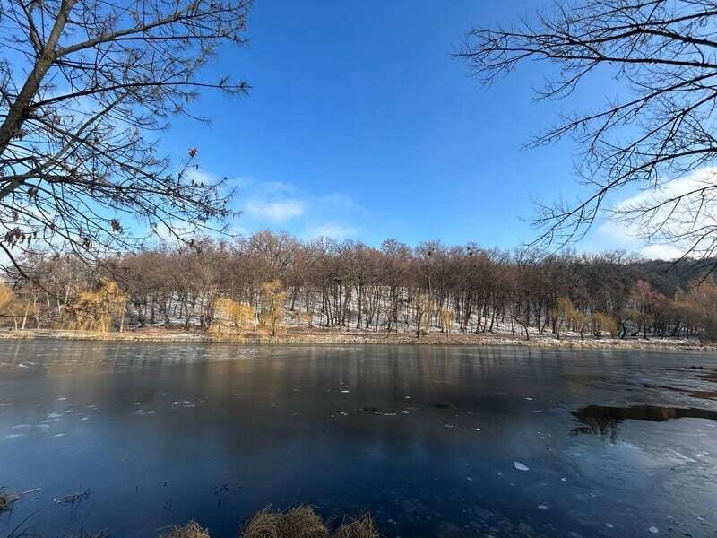 Мороз, місцями сніг. Синоптики прогнозують зиму ще на кілька днів