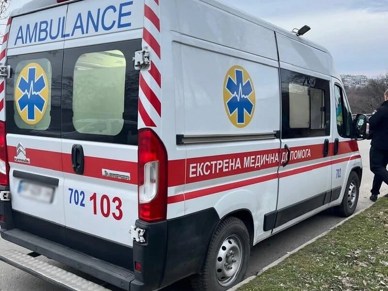 В Харківській області з вікна третього поверху ТЦК при спробі втечі випав чоловік – військові