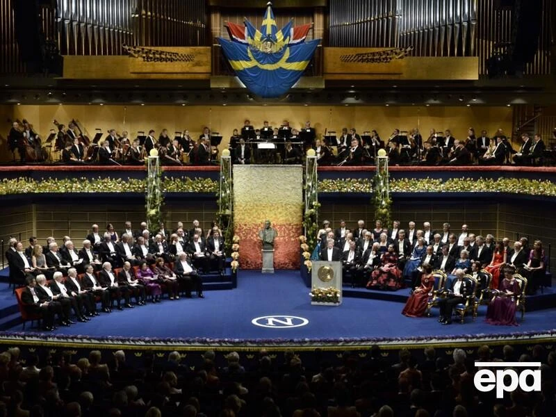 Нобелівську премію із хімії здобули творці кристалів для захоплення і зберігання речовин