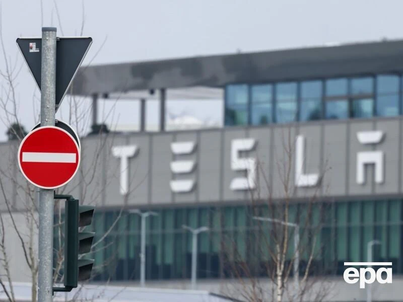 Обвал акцій Tesla після скандалу Маска з Трампом. ЗМІ назвали рекордну цифру