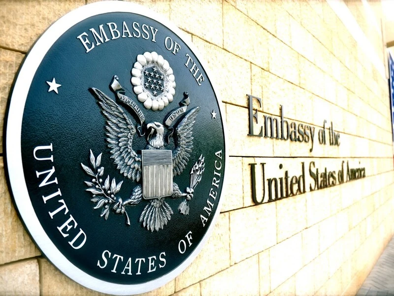 США заявили про вивезення посольств і сімей військових на Близькому Сході. ЗМІ назвали причину