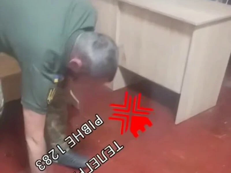 У мережі поширили відео, як нібито витирають кров у Рівненському ТЦК. У військоматі відповіли