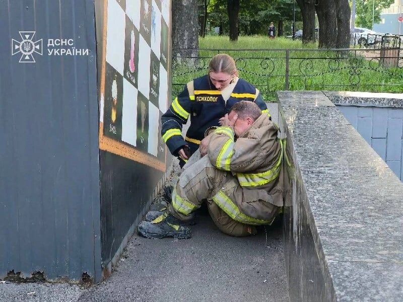 Усі жертви нічного обстрілу Києва – рятувальники. МВС опублікувало фото