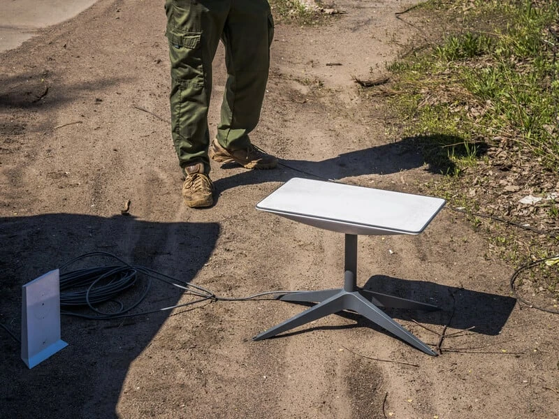 На фронті проблеми зі Starlink. Перебої зі зв'язком глобальні