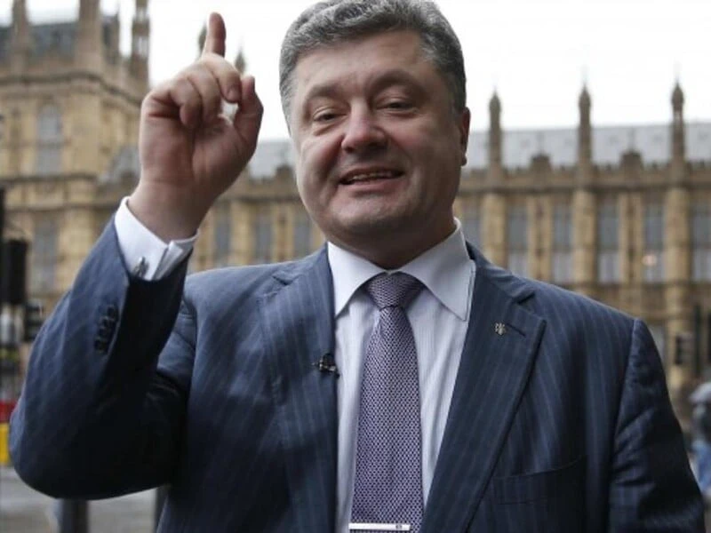 Політолог Гладких: Зараз Порошенко вимагає сучасну зброю, українське виробництво якої блокував раніше