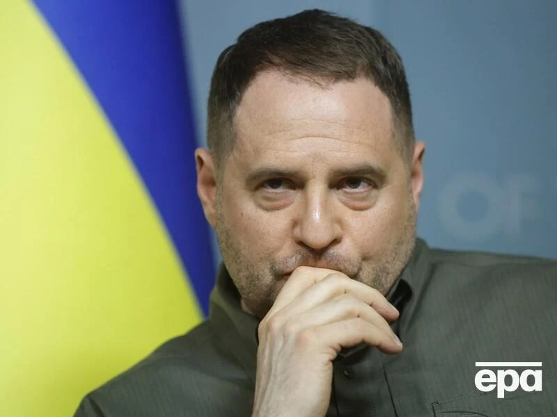 Українська делегація прибула до Парижу на зустріч із представниками 