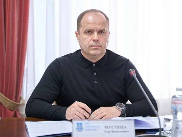 Батько заступника генпрокурора України Мустеци за день вивіз за кордон понад $1 млн – розслідування