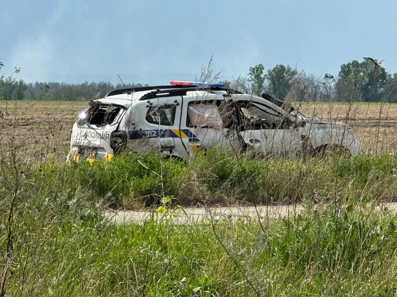 РФ ударила по автобусу з людьми й машині поліції в Куп'янську. Є поранені