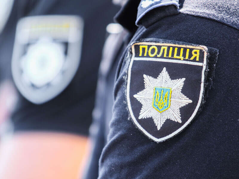 В автомобілі біля ТРЦ у центрі Рівного здетонувала саморобна вибухівка – поліція