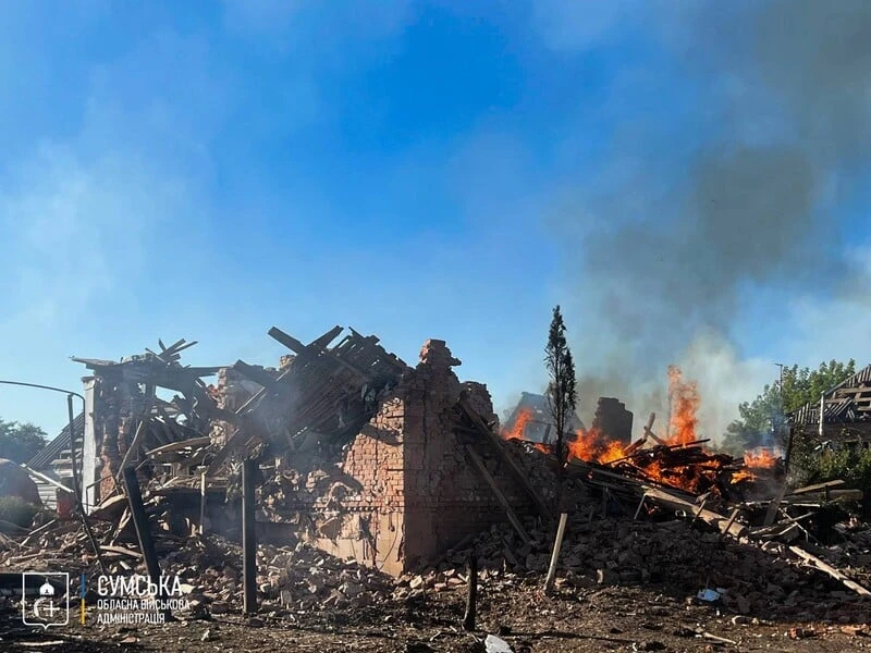 Росіяни нанесли масований удар по селу в кількох кілометрах від Сум, є жертва
