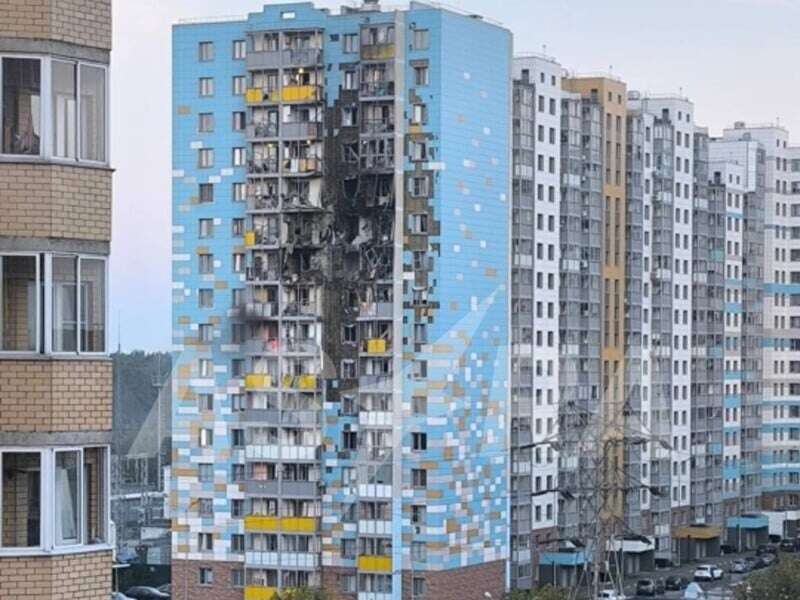 Вночі БПЛА атакували Москву, є загиблий і постраждалі, три аеропорти припиняли роботу. Відео