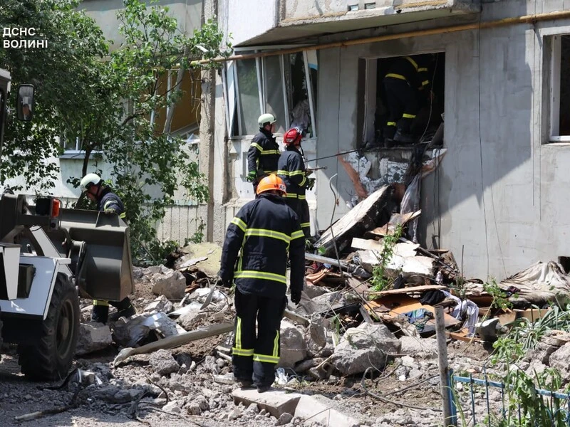 У Луцьку після російського обстрілу знайшли загиблого, жертв може бути більше