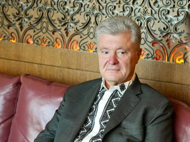 Військовий Сталкер: Українські військові стримують штурми, а депутати Порошенка атакують європейські пляжі та столиці
