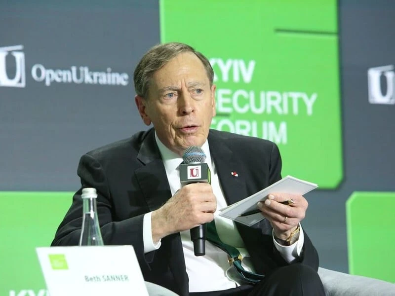 Ексглава ЦРУ Петреус: У сенатора Грема досить голосів, щоб ввести 