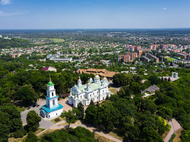 Удар по Полтаві. Ракети влучили в навчальний заклад і лікарню, багато загиблих і поранених