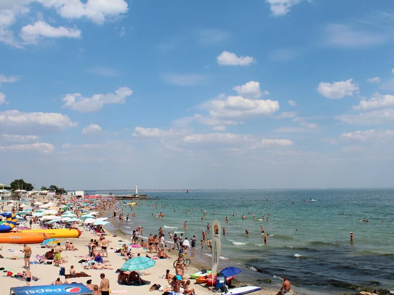 Під Одесою на пляжі з відпочивальниками вибухнула міна, ЗМІ пишуть про загиблих